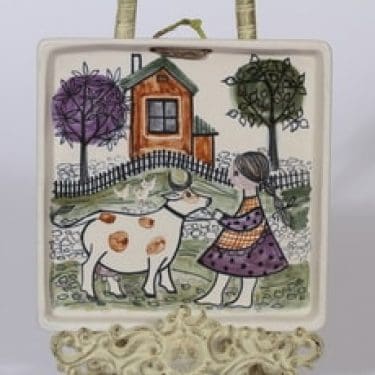 Kupittaan savi seinälaatta, käsinmaalattu, suunnittelija Laila Zink, käsinmaalattu, Lehmä-aihe