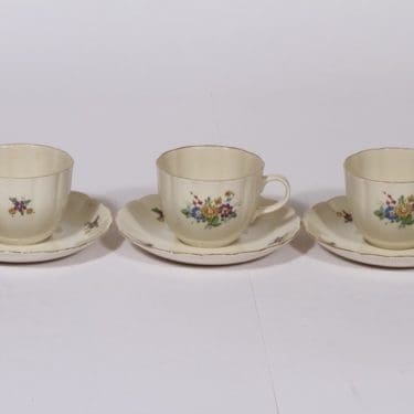 Arabia kukkakuvio kahvikupit, 3 kpl, suunnittelija , kukka-aihe