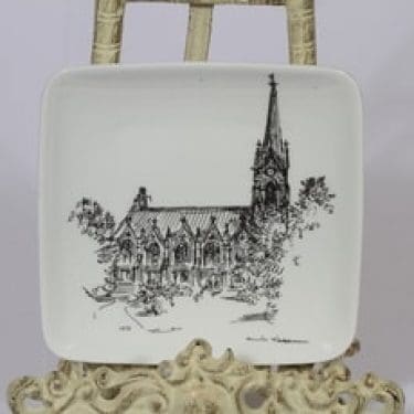 Arabia Partiolautanen koristelaatta, Mikkelin tuomiokirkko, suunnittelija Henrik Tikkanen, Mikkelin tuomiokirkko, pieni, serikuva