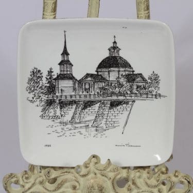 Arabia Partiolautanen koristelaatta, Lapua tuomiokirkko, suunnittelija Henrik Tikkanen, Lapua tuomiokirkko, pieni, serikuva