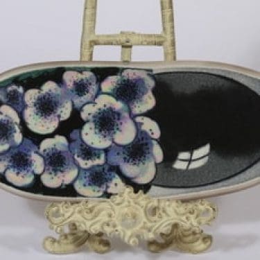 Arabia koristelaatta, Tähtisilmä, suunnittelija Heljä Liukko-Sundström, Tähtisilmä, serikuva, signeerattu