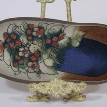 Arabia koristelaatta, Omenankukat, suunnittelija Heljä Liukko-Sundström, Omenankukat, suuri, serikuva, signeerattu