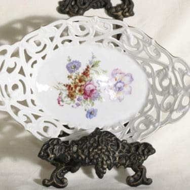 Arabia tarjoiluastia, kukkakuvio, suunnittelija , kukkakuvio