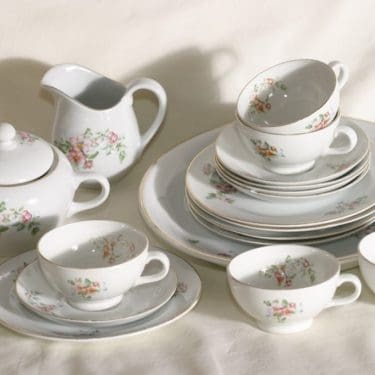 Arabia R kahviastiasto viidelle, kukkakuvio, suunnittelija , kukkakuvio