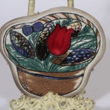 Arabia seinälaatta, Tulppaanikori, suunnittelija Heljä Liukko-Sundström, Tulppaanikori, serikuva