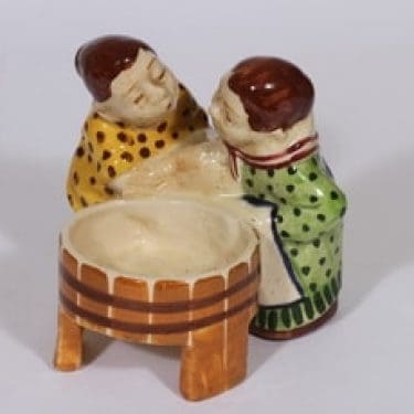 Kupittaan savi figuuri, käsinmaalattu, suunnittelija Artturi Numminen, käsinmaalattu, pyykkäriaihe