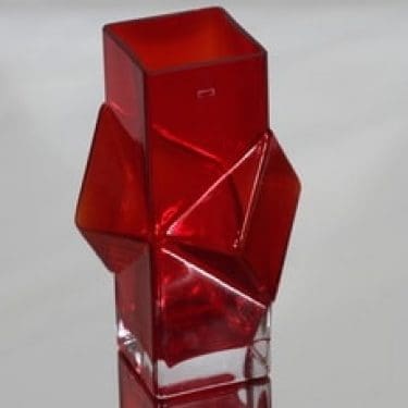 Riihimäen lasi Pablo maljakko, rubiininpunainen, suunnittelija Erkkitapio Siiroinen,