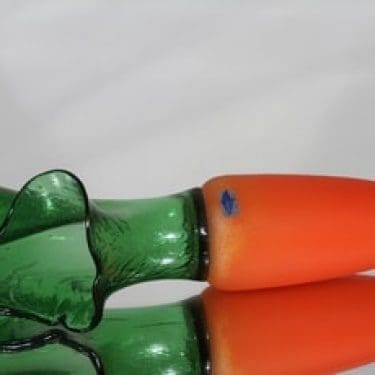 Nuutajärvi Porkkana taide-esine, signeerattu, suunnittelija Oiva Toikka, signeerattu