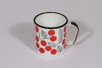 Finel Kirsikka muki, punainen, suunnittelija Esteri Tomula, serikuva