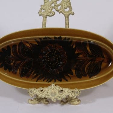 Arabia vati, käsinmaalattu, suunnittelija Gunvor Olin-Grönqvist, käsinmaalattu, signeerattu, kukka-aihe