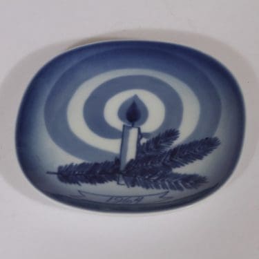 Arabia vuosilautanen, 1964, suunnittelija Gunvor Olin-Grönqvist, 1964, pieni, käsinmaalattu, jouluaihe