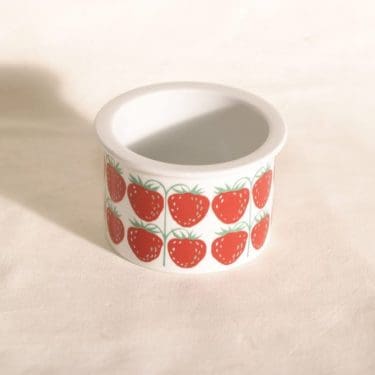 Arabia Pomona purnukka, mansikka, suunnittelija Raija Uosikkinen, mansikka