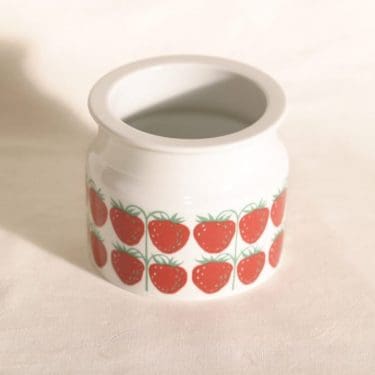 Arabia Pomona purnukka, mansikka, suunnittelija Raija Uosikkinen, mansikka