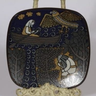 Arabia vuosilautanen, 1980, suunnittelija Raija Uosikkinen, 1980, Kalevala-aihe, serikuva