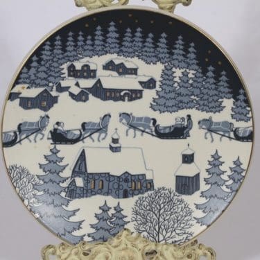 Arabia Joululautanen vuosilautanen, 1978, suunnittelija Raija Uosikkinen, 1978, serikuva