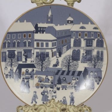 Arabia Joululautanen vuosilautanen, 1984, suunnittelija Raija Uosikkinen, 1984, serikuva