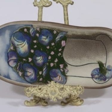 Arabia koristelaatta, Sinikellot, suunnittelija Heljä Liukko-Sundström, Sinikellot, suuri, serikuva, signeerattu