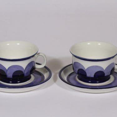 Arabia Paju teekupit, käsinmaalattu, 2 kpl, suunnittelija Anja Jaatinen-Winquist, käsinmaalattu, signeerattu, retro