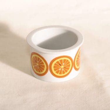 Arabia Pomona purnukka, appelsiini, suunnittelija Raija Uosikkinen, appelsiini