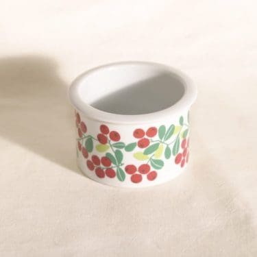 Arabia Pomona purnukka, puolukka, suunnittelija Raija Uosikkinen, puolukka