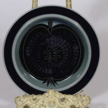 Arabia Fructus lautanen, signeerattu, suunnittelija Gunvor Olin-Grönqvist, signeerattu, pieni, käsinmaalattu