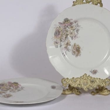 Arabia lautaset, 2 kpl, suunnittelija , siirtokuva, kukka-aihe