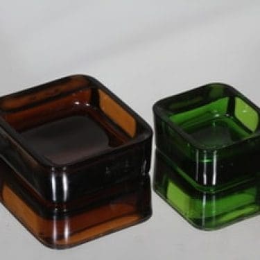 Nuutajärvi Campus tuhka-astiat, ruskea|vihreä, 2 kpl, suunnittelija Heikki Orvola,