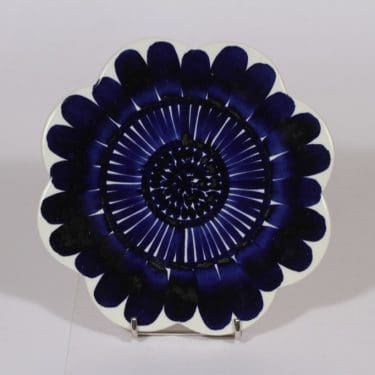 Arabia Köökki talouslevy, käsinmaalattu, suunnittelija Gunvor Olin-Grönqvist, käsinmaalattu, signeerattu