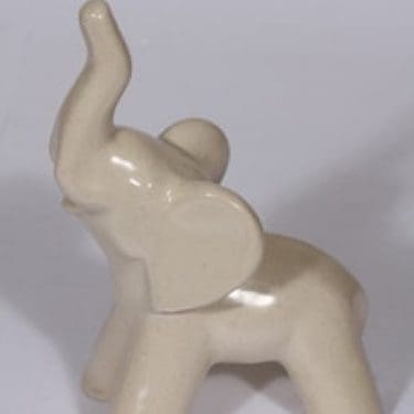 Kupittaan savi 359 III eläinfiguuri, norsu, suunnittelija Kerttu Suvanto-Vaajakallio, norsu