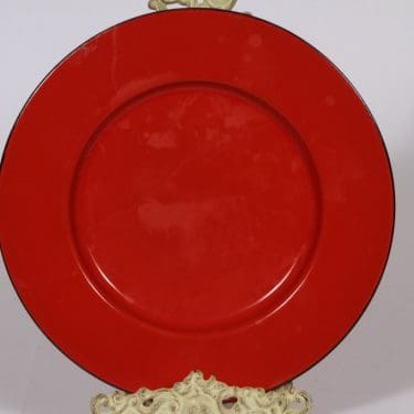 Finel lautanen, punainen, suunnittelija ,