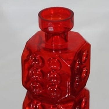 Riihimäen lasi Arpa on heitetty maljakko, punainen, suunnittelija Erkkitapio Siiroinen,