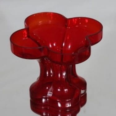 Riihimäen lasi Onnenlehti maljakko, punainen, suunnittelija Helena Tynell,