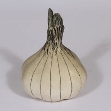 Arabia taide-esine, Kasvava sipuli, suunnittelija Gunvor Olin-Grönqvist, Kasvava sipuli, käsinmaalattu, signeerattu, käsinmuotoiltu