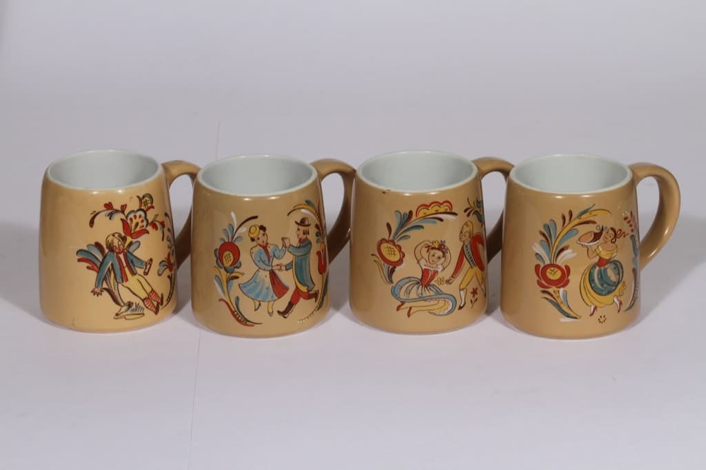 Arabia Kesti mukit, 0.4 l, 4 kpl, suunnittelija Göran Bäck, 0.4 l, käsinmaalattu