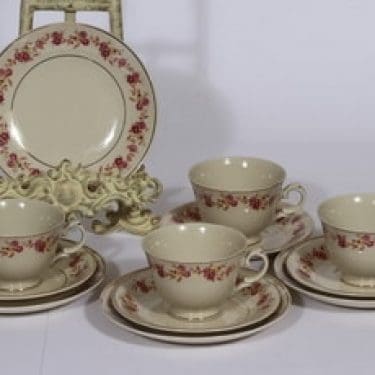 Arabia Anneli kahvikupit ja lautaset, 4 kpl, suunnittelija , siirtokuva, kukka-aihe