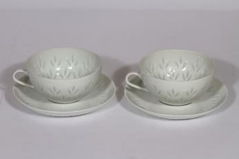 Arabia Lehti teekupit, valkoinen, 2 kpl, suunnittelija Friedl Holzer-Kjellberg, riisiposliini, massasigneerattu