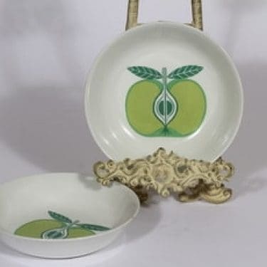 Arabia Pomona lautaset, omena, 2 kpl, suunnittelija Raija Uosikkinen, omena, syvä, serikuva, retro