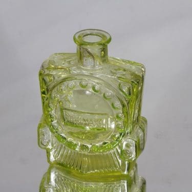 Riihimäen lasi Veturipullo koristepullo, keltainen, suunnittelija Erkkitapio Siiroinen, pieni