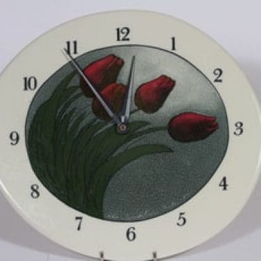 Arabia seinäkello, Tulppaanit, suunnittelija Heljä Liukko-Sundström, Tulppaanit, serikuva, signeerattu, kukka-aihe