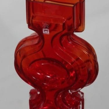 Riihimäen lasi Emma maljakko, punainen, suunnittelija Helena Tynell,