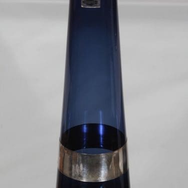 Nuutajärvi maljakko, sininen, suunnittelija Saara Hopea, alpakkapanta