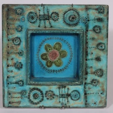 Arabia seinälaatta, käsinmaalattu, suunnittelija Rut Bryk, käsinmaalattu, käsin muotoiltu, signeerattu