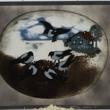 Arabia seinälaatta, Varikset syömässä, suunnittelija Heljä Liukko-Sundström, Varikset syömässä, serikuva, käsinmaalattu, signeerattu