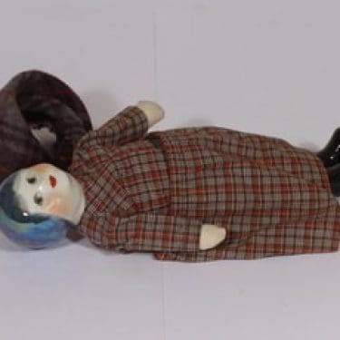 Arabia keramiikkanukke, käsinmaalattu, suunnittelija Heljä Liukko-Sundström, käsinmaalattu