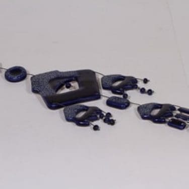 Kalevala Koru seinäkoriste, sininen lasite, suunnittelija , signeerattu