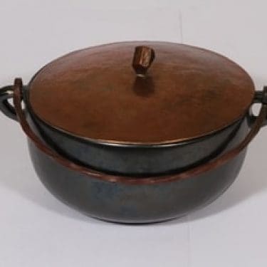 Savitorppa pata, musta lasite, suunnittelija , kuparikansi