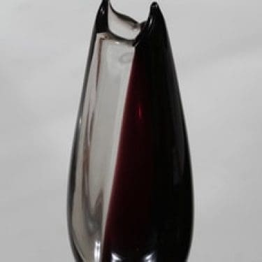 Kumela maljakko, lila-kirkas, suunnittelija Sirkku Kumela, signeerattu