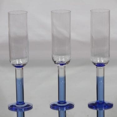 Nuutajärvi Mondo lasit, 17 cl, 3 kpl, suunnittelija Kerttu Nurminen, 17 cl, sininen jalka