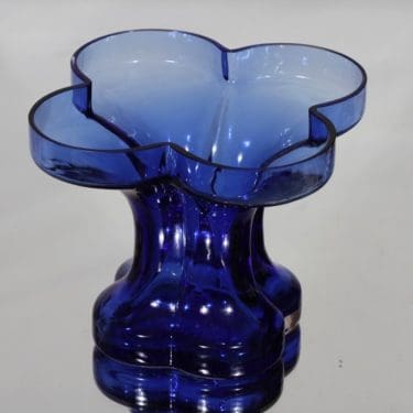 Riihimäki glass Onnenlehti vase, blue, Helena Tynell
