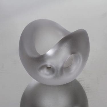 Iittala Hiidenhelmi taide-esine, kirkas, suunnittelija Timo Sarpaneva, pieni, signeerattu, matta